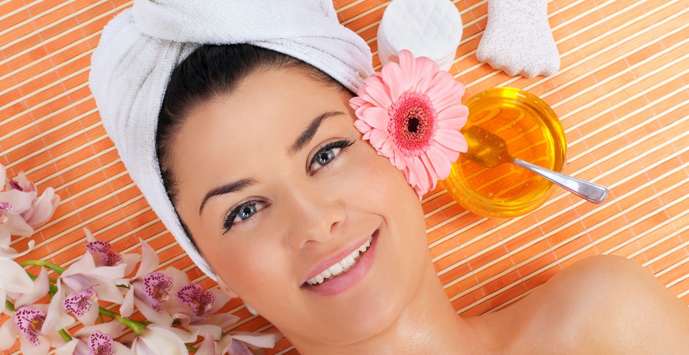 How Applying Honey to Your Face Can Help Your Skin