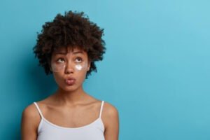 Tips to prevent wrinkles under the eyes.
