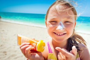 USING SUNSCREEN FOR COMPLETE EFFECTIVE SKINCARE