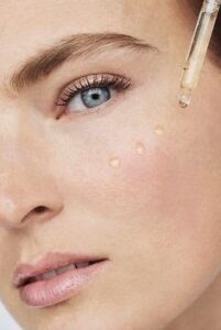 How to Use Vitamin C Serum on Face?