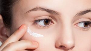 A Detailed Guide for What to Look for in an Eye Cream