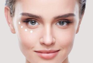 Wonders of Using Vitamin C Eye Cream 