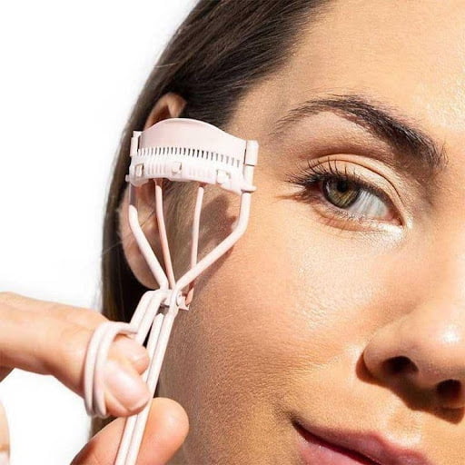 Is It Safe to Use Eyelash Curlers?