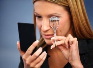 Is It Safe to Use Eyelash Curlers?