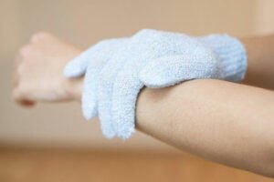 Are Exfoliating Gloves Worth Buying?